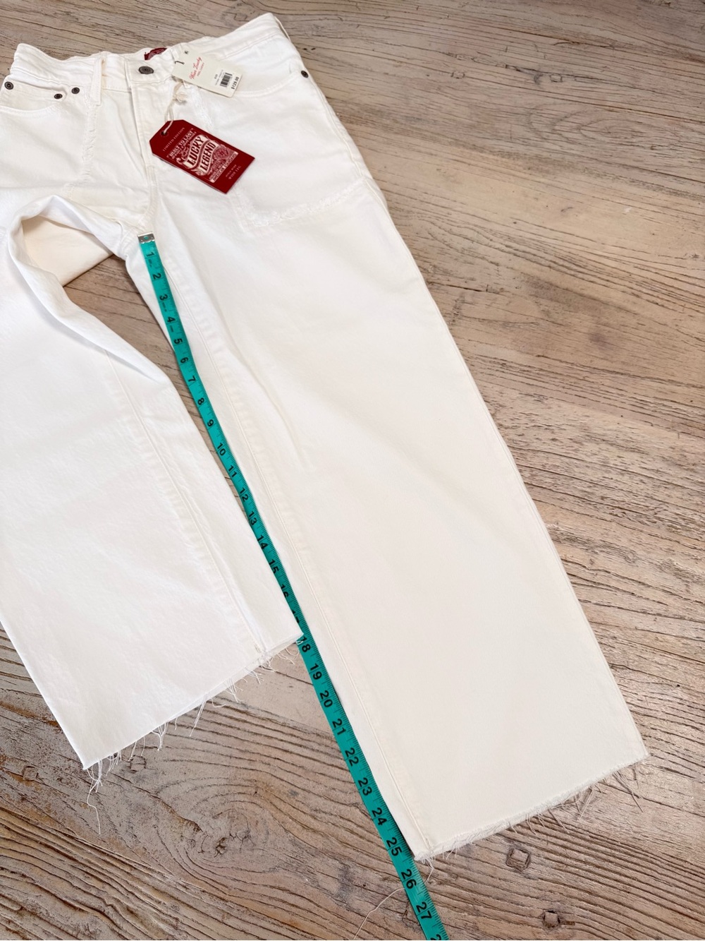 Lucky Brand Legend white High Rise Crop Jeans
New With Tags size 25 - Picture 7 of 13